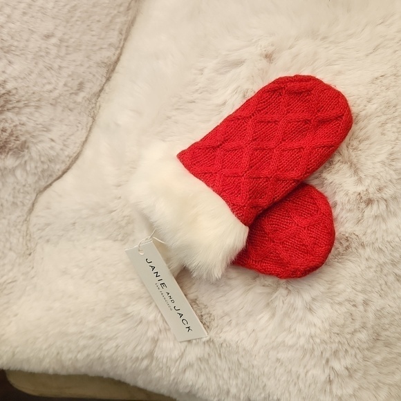 NWT Janie and Jack Red W/White Fur Trim Mittens- 2T-3​​​​​​​​ - Picture 1 of 3